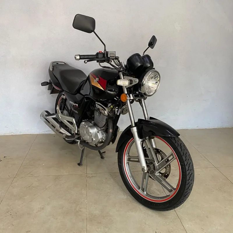 Suzuki GSR 2013